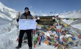 De la Chișinău la Himalaya Steagul XOstudioFLOWERS pe cea mai înaltă trecătoare montană Thorongla
