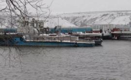 A fost oprită activitatea feribotului de la Molovata