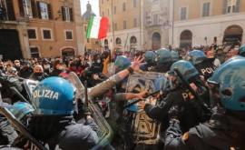 Proteste violente la Roma din cauza restricțiilor antiCOVID impuse de autorități