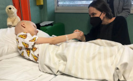 Angelina Jolie vizitează copiii ucraineni internaţi la spitalul Bambino Gesú din Roma