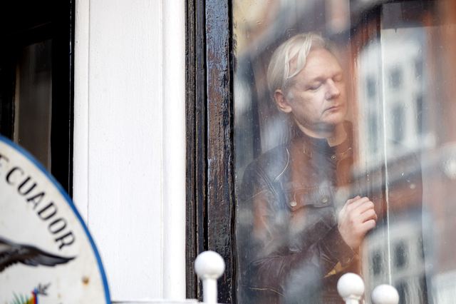 Un apropiat al lui Julian Assange a fost arestat în Ecuador
