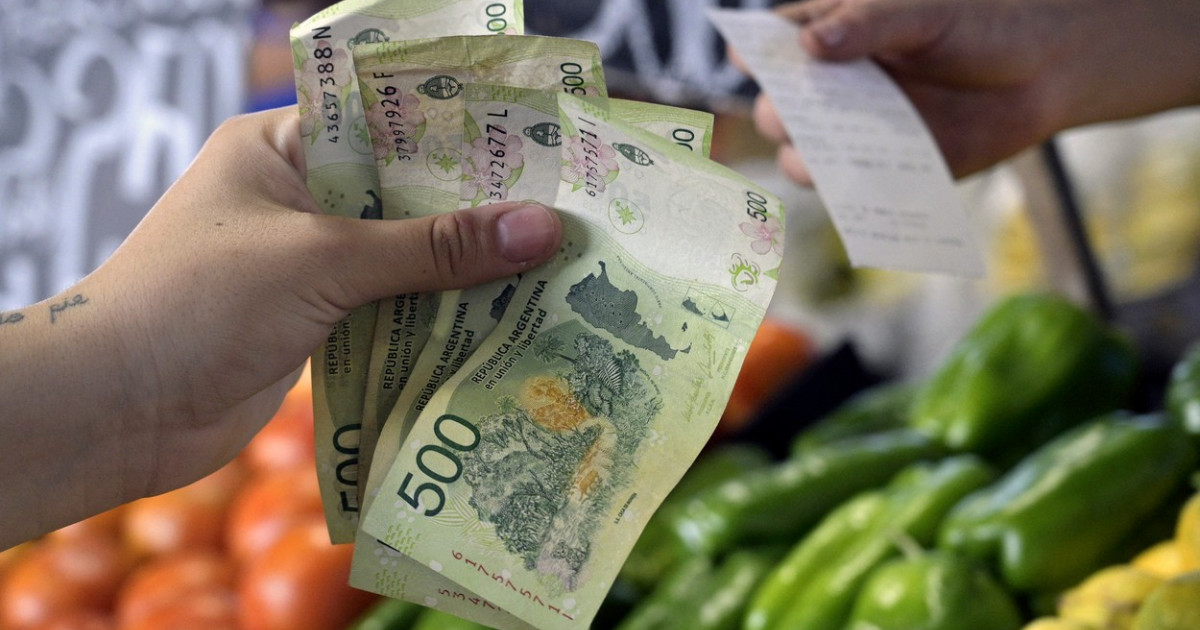 Инфляция в Аргентине превысила 100 впервые за 32 года