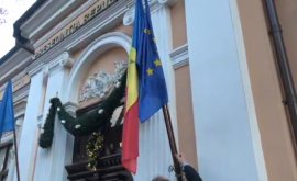 Liberalii au arborat drapelul UE pe clădirea Președinției