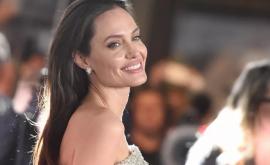Angelina Jolie va lansa o carte despre apărarea drepturilor pentru copii și adolescenți