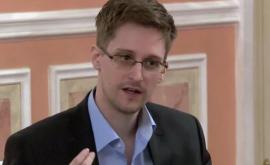Snowden a primit permis de ședere permanentă în Rusia