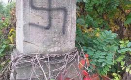 Вандалы осквернили могилы на еврейском кладбище в Кишиневе ФОТО