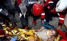 Девочка спасенная изпод завалов в Измире осталась без матери