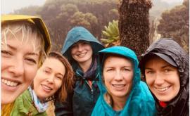 История молдаванки совершающей восхождение на Килиманджаро