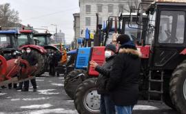 Agricultorii din mai multe raioane participă la un protest în centrul capitalei LIVE