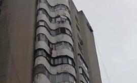 В Кишинёве спасли девочку висевшую на карнизе 12 этажа
