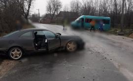 В Новоаненском районе столкнулись микроавтобус и легковой автомобиль