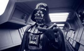 Melodia lui Darth Vader cîntată de un toaster o periuță de dinți și o mașină de scris