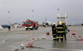 Situație fără precedent pe Aeroportului Internațional Chișinău unul dintre motoarele aeronavei a cedat