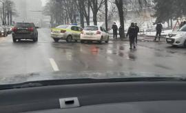 O mașină de poliție implicată întrun accident rutier