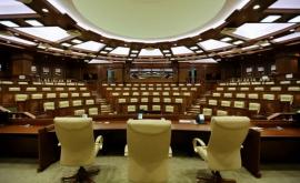 Ședințele Parlamentului amînate după doar două săptămîni de lucru