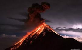 10 000 толчков за неделю В Исландии повысился уровень угрозы извержения вулканов