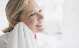 Почему не стоит вытирать лицо полотенцем