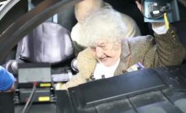 В возрасте 99 лет она управляет сверхзвуковым бомбардировщиком