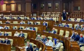 Депутаты требуют отозвать решение парламента о назначении Маноле судьей КС
