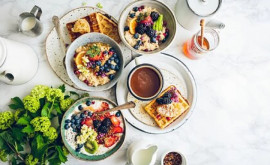 Un medic nutriționist a numit momentul perfect pentru micul dejun
