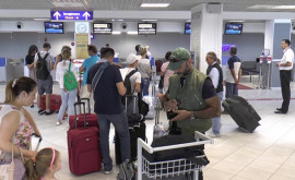 Cîțiva moldoveni au rămas blocați pe aeroportul din capitală