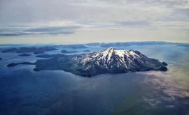 Vulcanul Great Sitkin din Alaska a erupt aviaţia a fost alertată
