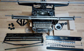 Un adolescent din Florida a strîns zeci de mii de dolari reparînd mașini de scris