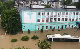 În Crimeea a fost introdusă starea de urgență orașul Kerci inundat de ploi tropicale
