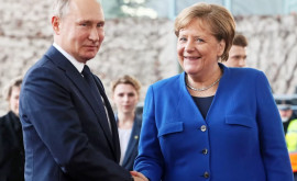 Меркель заявила Путину что благодарна за руку примирения после преступлений нацистов