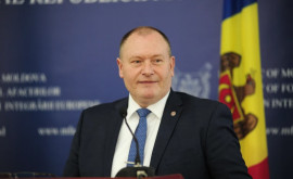 Primministrul interimar al Republicii Moldova Aureliu Ciocoi votează