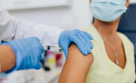 Третья доза вакцины против COVID19 может вызвать серьезные побочные эффекты