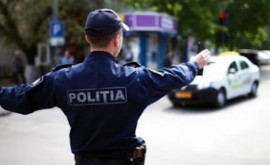 Reacţia a doi poliţişti la o încălcare evidentă întro intersecție din Chişinău