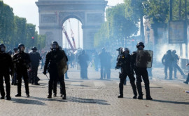 Francezii continuă să protesteze împotriva vaccinării antiCOVID19