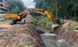 Ceban Albia râuletului Durlesti contină să fie curatata