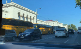 Акция протеста перед Генпрокуратурой Автобусы заблокировали бульвар Штефана чел Маре