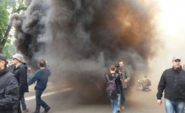 Violențe între protestatari și polițiști în fața biroului lui Zelenskiy
