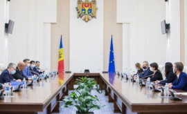 Премьер обсудила с ЖанИвом Ле Дрианом перспективы сотрудничества Молдовы и Франции