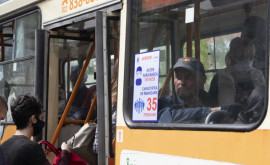 Скандал в столичном троллейбусе мужчина отказался надеть маску