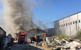 Сильный пожар в столичном секторе Чеканы Загорелся склад