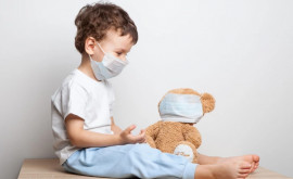 Un studiu arată că copiii au acelaşi risc de infectare cu SARSCoV2 ca adulţii