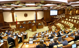 Parlamentul se întruneşte în şedinţă plenară