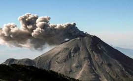 Vulcanul de pe muntele Aso a erupt