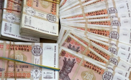 Moldovenii accesează tot mai multe împrumuturi de la bănci