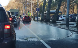 Strada Ion Creangă recent renovată a fost inundată