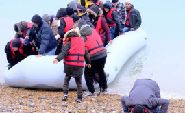 Boris Johnson îi cere Franței să ia înapoi migranții din Canalul Mînecii