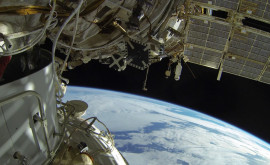 NASA отложило выход астронавтов в космос изза движущегося к МКС мусора