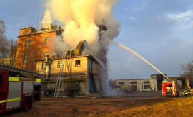 Incendiu la Otaci Șapte echipe de salvatori au luptat cu flăcările