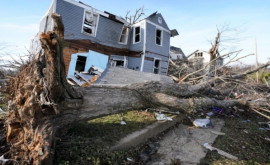 Байден распорядился оказать помощь пострадавшим от торнадо штатам