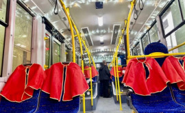В Кишинёве организованы троллейбусные экскурсии Узнай город вместе с Дедом Морозом