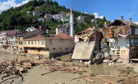 Inundații în Turcia Case inundate și poduri dărîmate